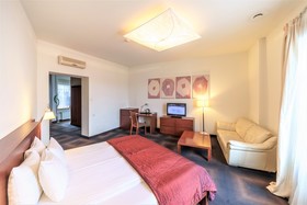 Rixwell Centra Hotel