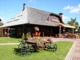Aparjods Hotel & Restaurant