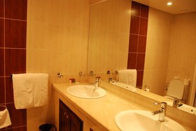 New Farah Hotel
