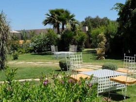 Les Cyprès