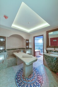 Amphitrite Palace Beach Hotel & Convention Centre