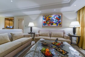 Amphitrite Palace Beach Hotel & Convention Centre