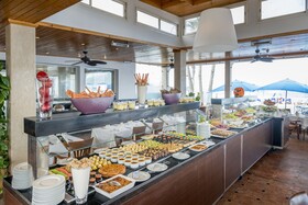 Amphitrite Palace Beach Hotel & Convention Centre