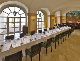 Amphitrite Palace Beach Hotel & Convention Centre