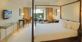 Amphitrite Palace Beach Hotel & Convention Centre