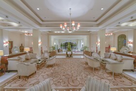 Amphitrite Palace Beach Hotel & Convention Centre