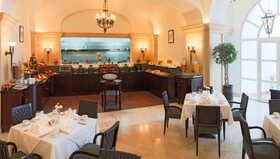 Amphitrite Palace Beach Hotel & Convention Centre