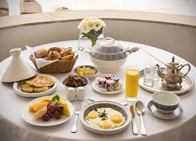 Amphitrite Palace Beach Hotel & Convention Centre