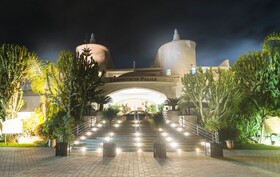 Amphitrite Palace Beach Hotel & Convention Centre