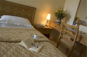 Golden Tulip Farah Safi