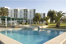 Golden Tulip Farah Safi