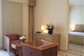 Golden Tulip Farah Safi