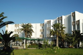 Golden Tulip Farah Safi