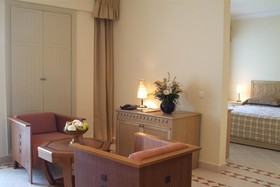 Golden Tulip Farah Safi