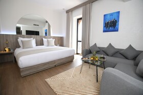 555 Hotel Clubbing Adults Only