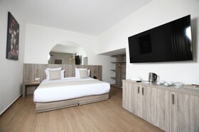 555 Hotel Clubbing Adults Only