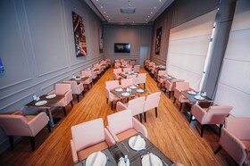 555 Hotel Clubbing Adults Only