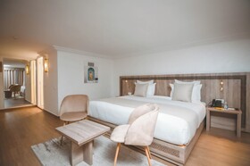 555 Hotel Clubbing Adults Only