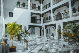 555 Hotel Clubbing Adults Only