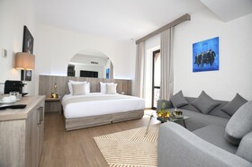 555 Hotel Clubbing Adults Only