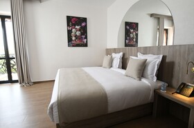 555 Hotel Clubbing Adults Only