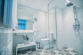 555 Hotel Clubbing Adults Only