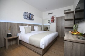 555 Hotel Clubbing Adults Only