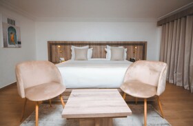 555 Hotel Clubbing Adults Only
