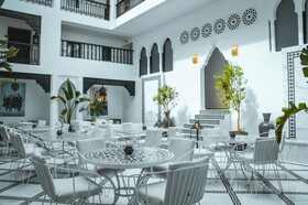555 Hotel Clubbing Adults Only