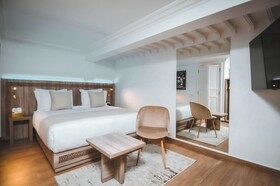 555 Hotel Clubbing Adults Only