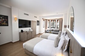 555 Hotel Clubbing Adults Only