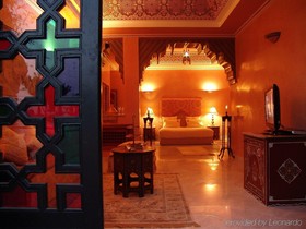 L Mansion