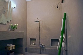 Riad Le J