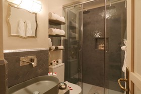 Riad Wazani Square & SPA