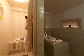 Riad Wazani Square & SPA