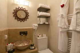 Riad Wazani Square & SPA