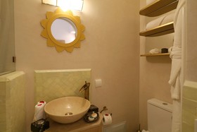 Riad Wazani Square & SPA