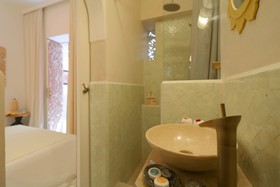 Riad Wazani Square & SPA