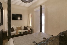 Riad Wazani Square & SPA