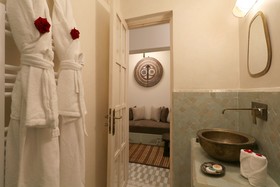 Riad Wazani Square & SPA