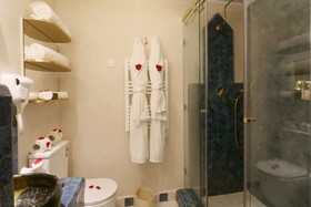 Riad Wazani Square & SPA