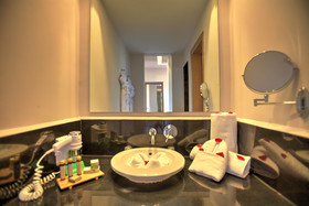 Sirayane Boutique & Spa