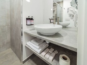 TA Collection Hotel