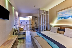 Carine Hotel Delfin