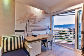 Carine Hotel Delfin