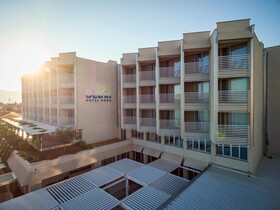 Carine Hotel Delfin