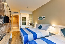 Carine Hotel Delfin