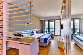 Carine Hotel Delfin