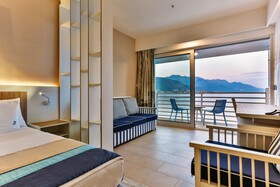 Carine Hotel Delfin
