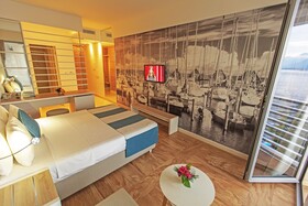 Carine Hotel Delfin